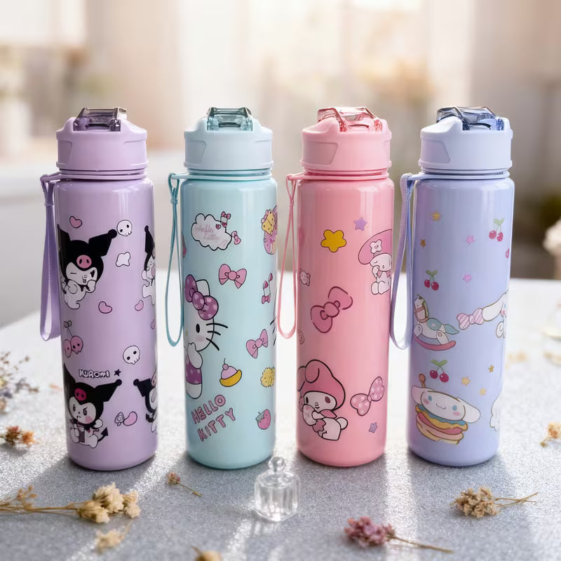 Upea 750ml Kuromi-pullo hihnalla ja pop-up-kannella. Tyyliä ja laatua arkeen. Tilaa nyt! Lähetys tai nouto Kannelmäestä, Helsingistä.