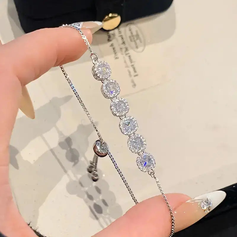 925 hopeoitu rannekoru kimaltelevilla 5A zirkoniumhelmillä