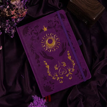 Violetti ja kultainen elegantti esteettinen A5-muistikirja - 318 numeroitua ja viivoitettua sivua, 14,73 cm x 21,34 cm