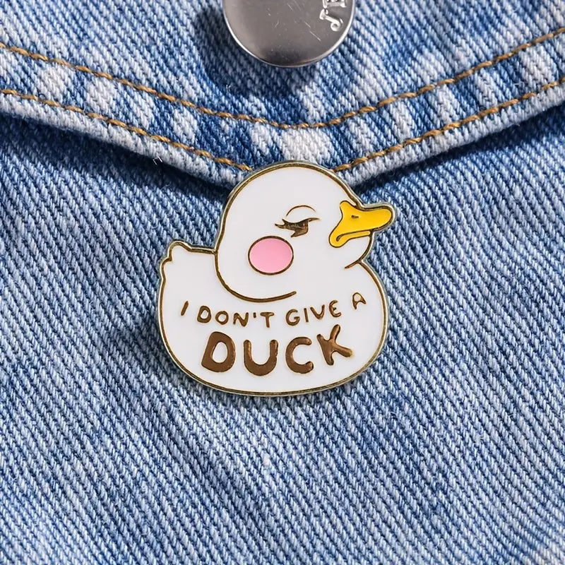 Emalinasta vaatteisiin tai laukkuihin kiinnitettäväksi