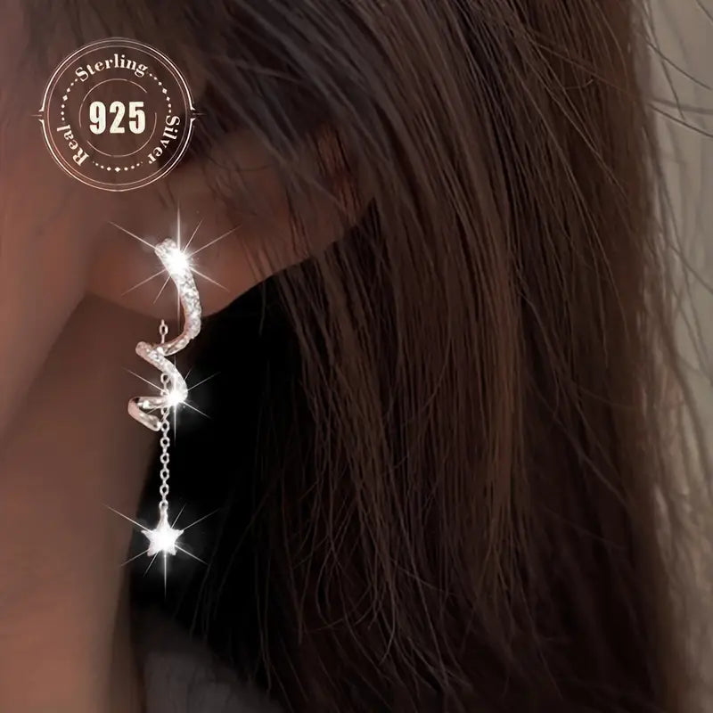 2 kpl 925-hopeaisia tupsukorvakoruja kimaltelevilla synteettisillä zirkoniumeilla