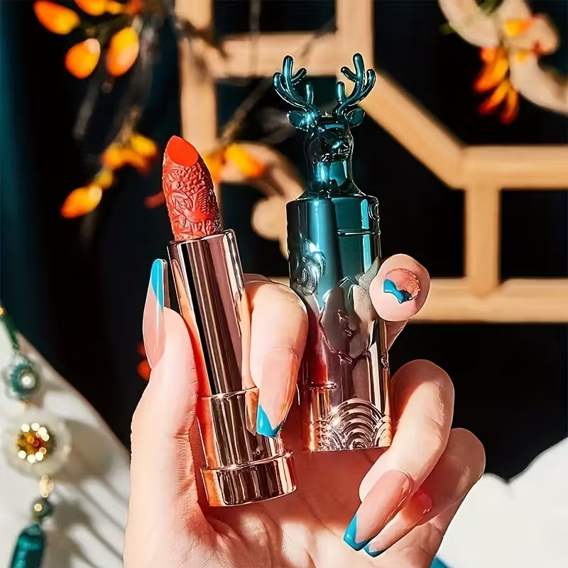 1 kpl söpöä ja erityistä hirvenhuulirasvaa satunnaisessa sävyssä