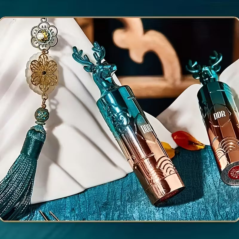 1 kpl söpöä ja erityistä hirvenhuulirasvaa satunnaisessa sävyssä