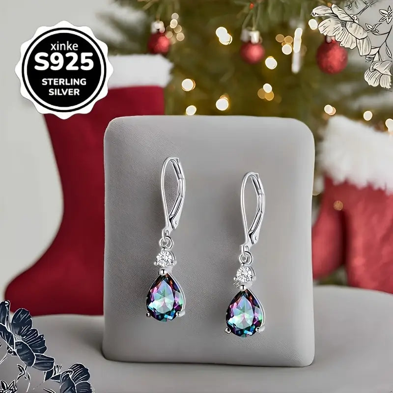 925 sterlinghopeasta tehdyt pisaranmuotoiset korvakorut kimaltelevalla keinokristallilla