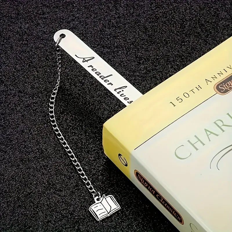 "A Reader Lives Thousand Lives" kirjanmerkki