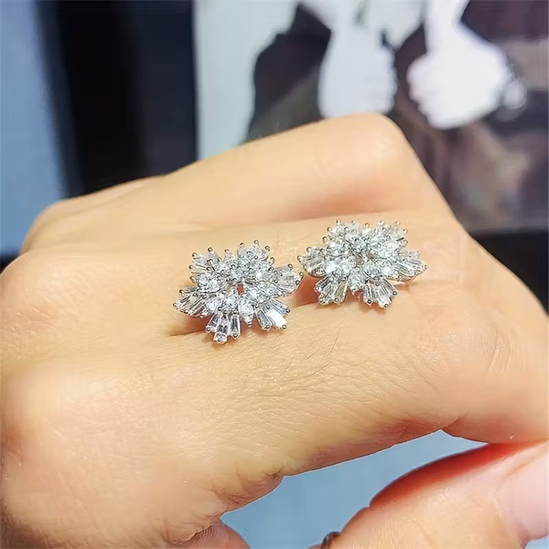 Exquisite Sparkling Synthetic Zirconia Snowflake Stud Earrings