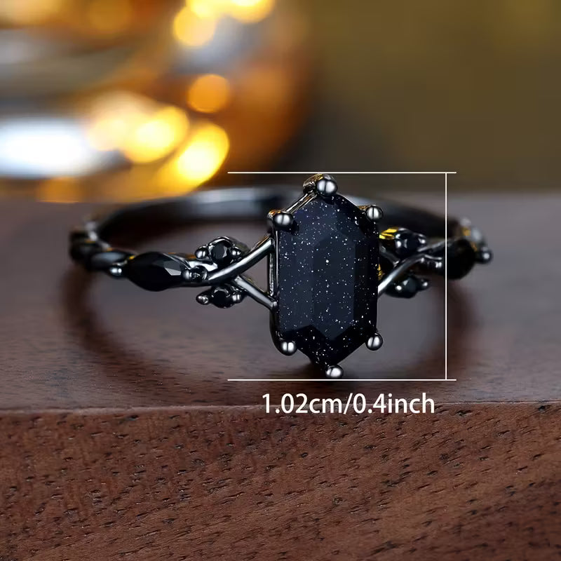 Elegantti musta rombinen synteettinen zirkoniasormus - asemetallilla päällystetty