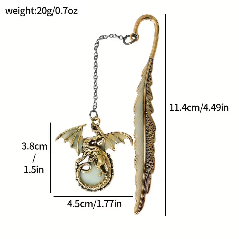 Pimeässä hohtava metallinen lohikäärmekirjanmerkki riipuksella