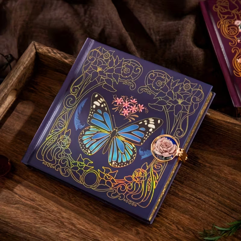 Kuninkaallinen kukkakuvioinen perhosmuistikirja - Vintage-kovakantinen muistikirja kultaisilla yksityiskohdilla, eloisa perhoskuvio