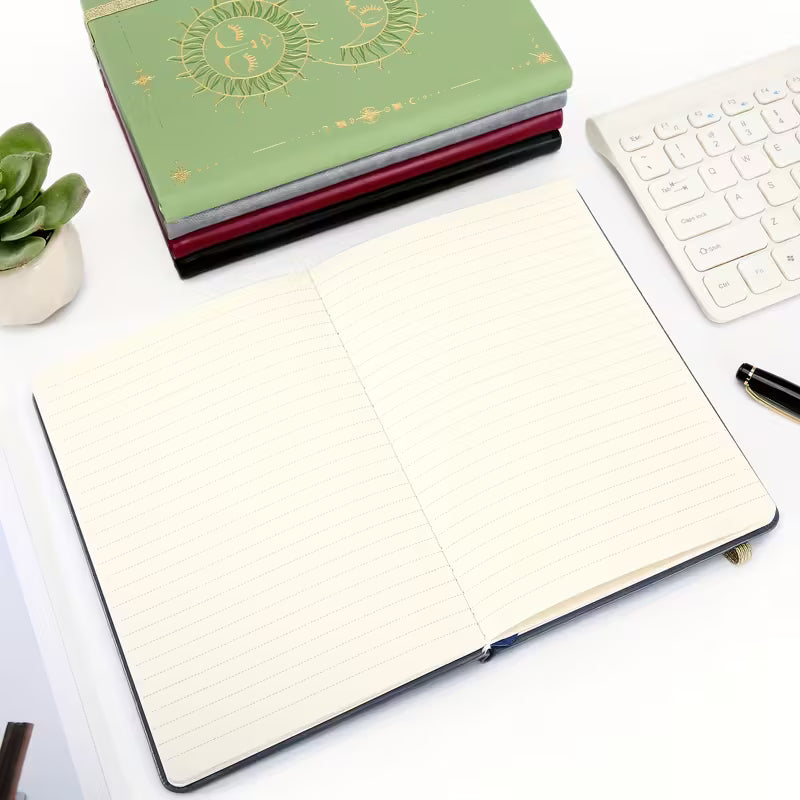 200-sivuinen A5 kovakantinen muistikirja - 80 GSM paksua paperia, viivoitettuja sivuja, aurinko- ja kuuaihe