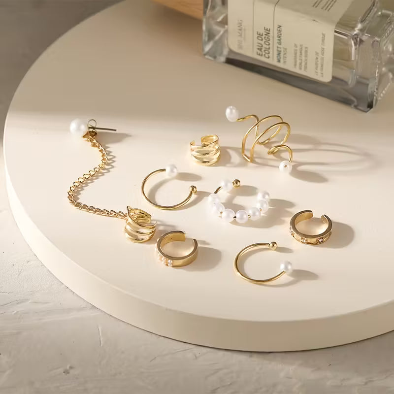 8-osainen kullanvärinen korvakoru- ja korvamansetti