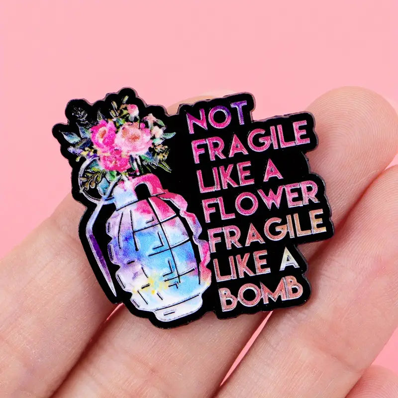 Emalinasta vaatteisiin tai laukkuihin kiinnitettäväksi