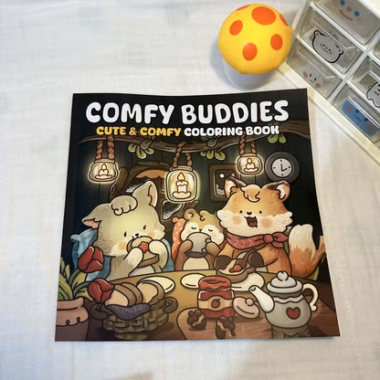 Comfy Buddies 30 Days -värityskirjan kansikuva. Kuvassa söpöjä eläinhahmoja rentoutumassa ja puuhailemassa lämpimässä ja kotoisassa ympäristössä.