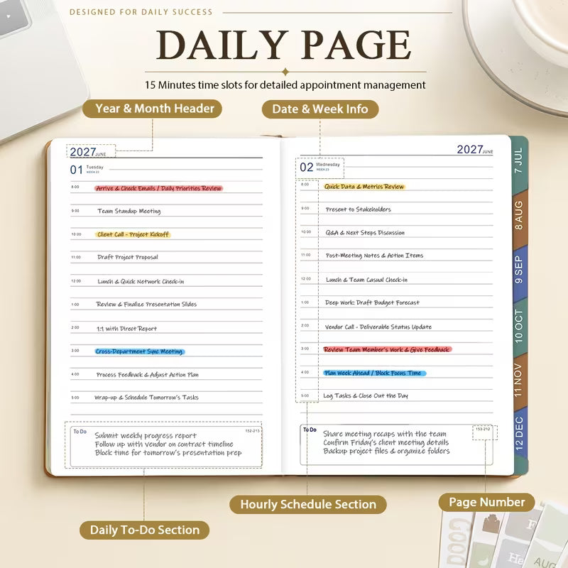 Tuotekuva lilasta A5-kokoisesta Daily & Monthly Planner Pro 2027 -kalenterista, jossa on pehmeä tekonahkakansi, värikkäät kuukausi-indeksit ja lila kirjoituskynä.   
