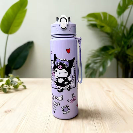 Upea 750ml Kuromi-pullo hihnalla ja pop-up-kannella. Tyyliä ja laatua arkeen. Tilaa nyt! Lähetys tai nouto Kannelmäestä, Helsingistä.