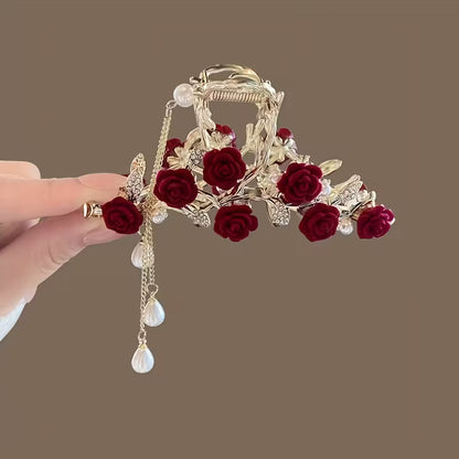 1 kpl elegantti vintage premium -tupsukoristeinen kynsiklipsi kiiltävillä strasseilla ja punaisella parveilevalla ruusudesignilla