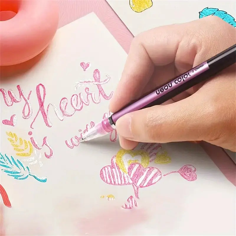 24 metallista kimallusta sisältävää vesivärikynää