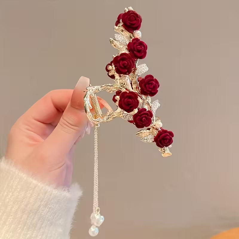 1 kpl elegantti vintage premium -tupsukoristeinen kynsiklipsi kiiltävillä strasseilla ja punaisella parveilevalla ruusudesignilla