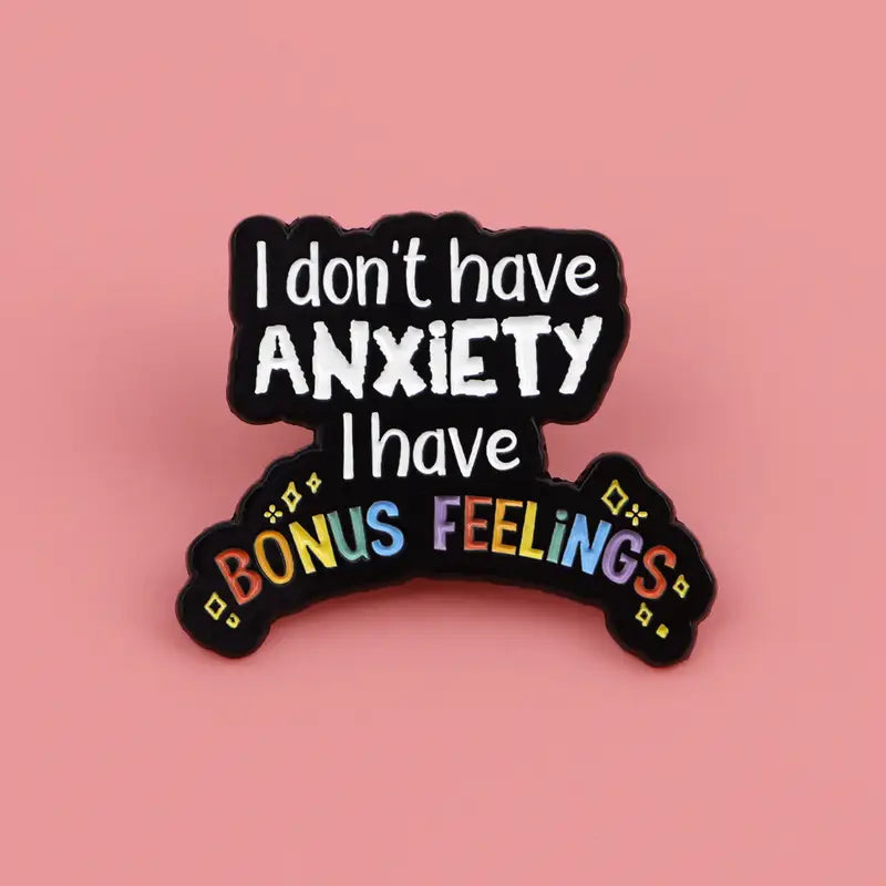 Emalinasta vaatteisiin tai laukkuihin kiinnitettäväksi