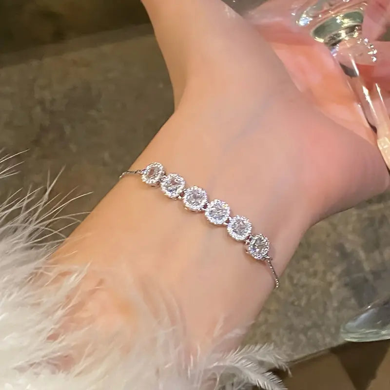 925 hopeoitu rannekoru kimaltelevilla 5A zirkoniumhelmillä