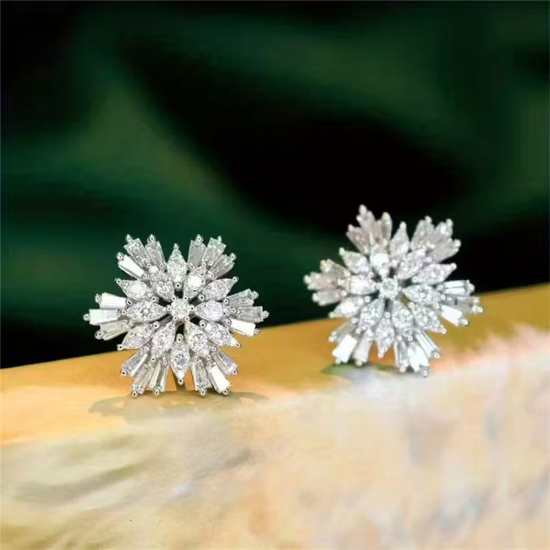Exquisite Sparkling Synthetic Zirconia Snowflake Stud Earrings