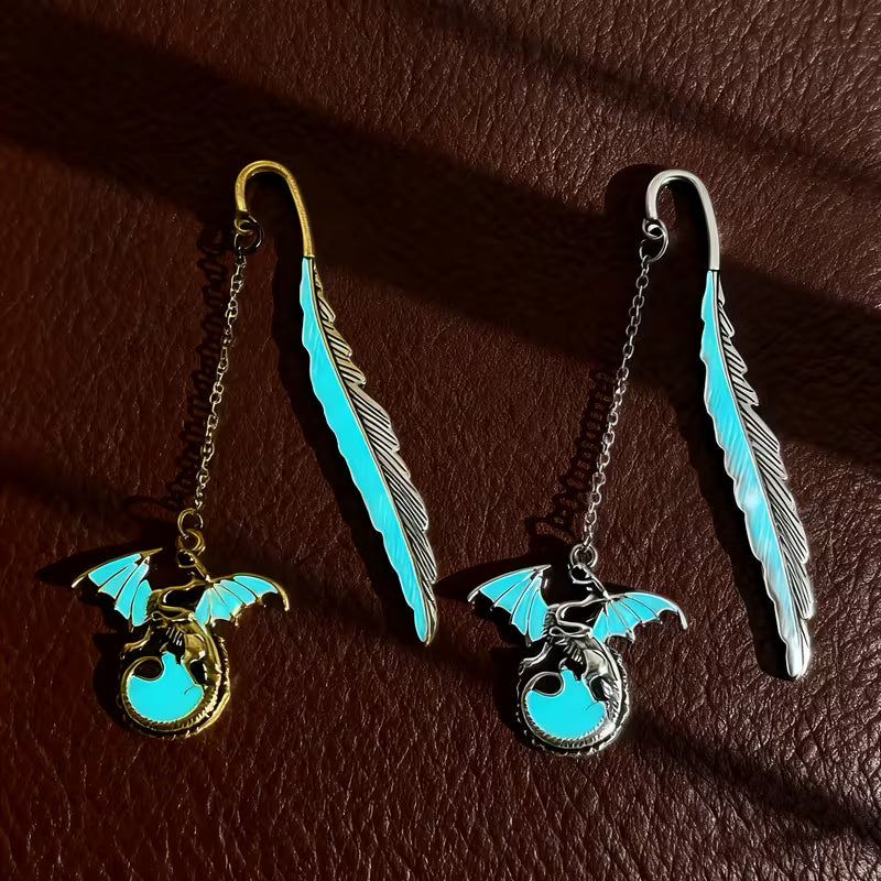 Pimeässä hohtava metallinen lohikäärmekirjanmerkki riipuksella