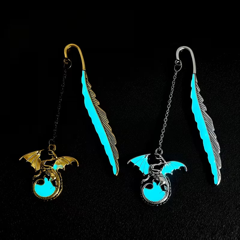 Pimeässä hohtava metallinen lohikäärmekirjanmerkki riipuksella