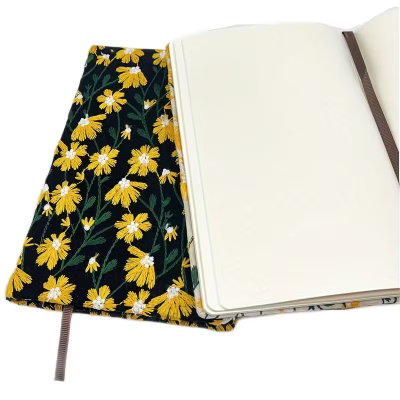 A5-kirjontamuistikirja, paksuuntunut paperi, kolmiulotteinen kirjailtu tyhjä sisäsivu kirjanmerkeillä, muistilehtiö