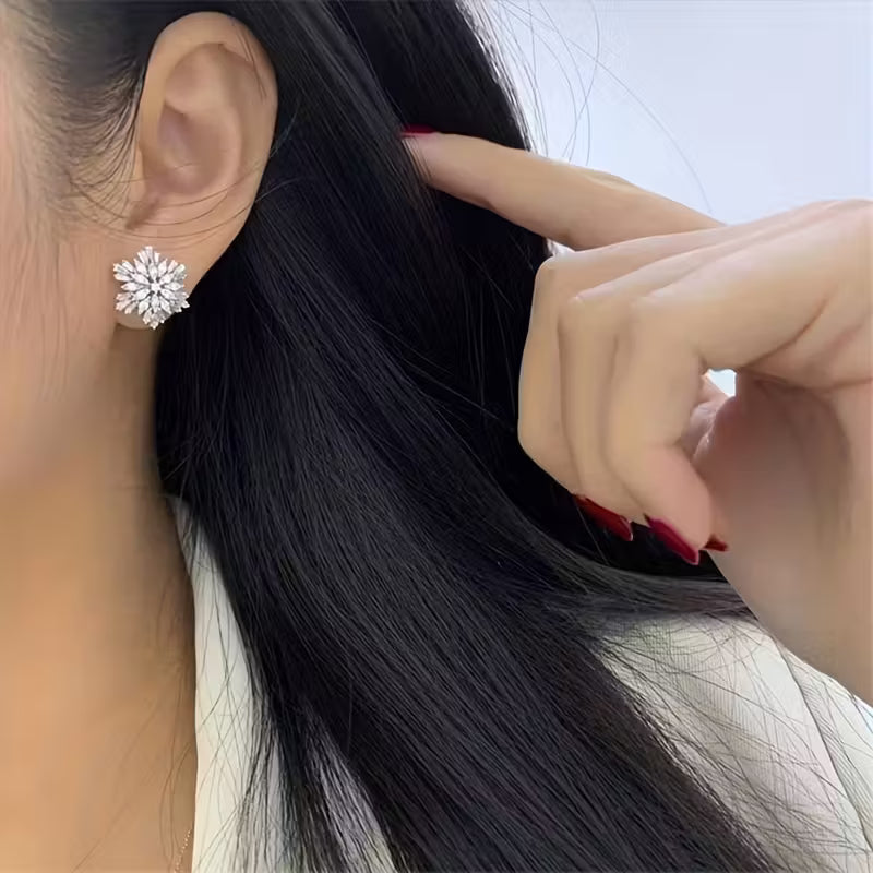Exquisite Sparkling Synthetic Zirconia Snowflake Stud Earrings