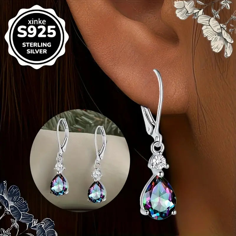 925 sterlinghopeasta tehdyt pisaranmuotoiset korvakorut kimaltelevalla keinokristallilla