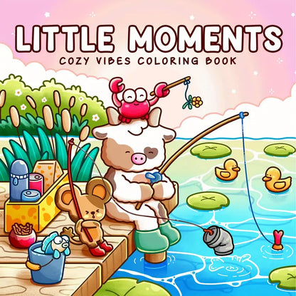 Lähikuva avatusta Little Moments -värityskirjasta, jossa on kotoisa piirros teekupista ja kukkasista. Sivun vieressä on laadukkaita puuvärejä ja kynttilä luomassa tunnelmaa.
