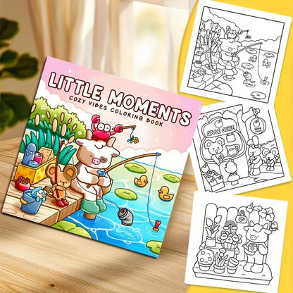 Lähikuva avatusta Little Moments -värityskirjasta, jossa on kotoisa piirros teekupista ja kukkasista. Sivun vieressä on laadukkaita puuvärejä ja kynttilä luomassa tunnelmaa.
