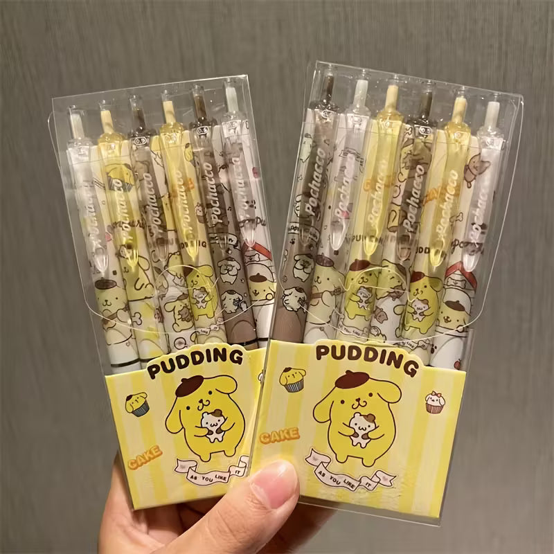 Käsi kirjoittaa siistiä tekstiä vaaleanpunaisella Sanrio-geelikynällä, jossa on Kuromin ja My Melodyn kuvia.