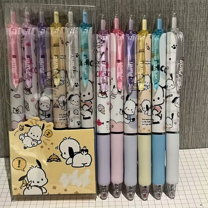 Käsi kirjoittaa siistiä tekstiä vaaleanpunaisella Sanrio-geelikynällä, jossa on Kuromin ja My Melodyn kuvia.