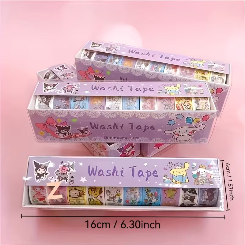 Kymmenen värikästä Sanrio-washi-teippiä, joissa on Kuromi- ja My Melody -kuvioita, aseteltuna valkoiselle askartelupöydälle.